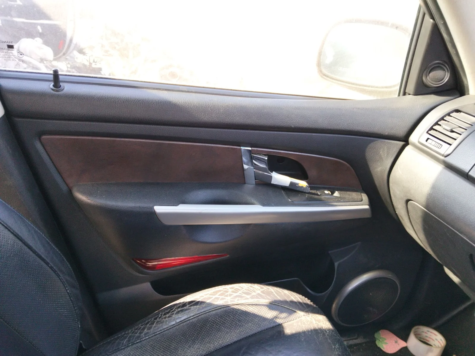 Foto de GUARNECIDO PUERTA DELANTERA IZQUIERDA SSANGYONG REXTON 2.7 Turbodiesel CAT (160 CV / 118 KW)