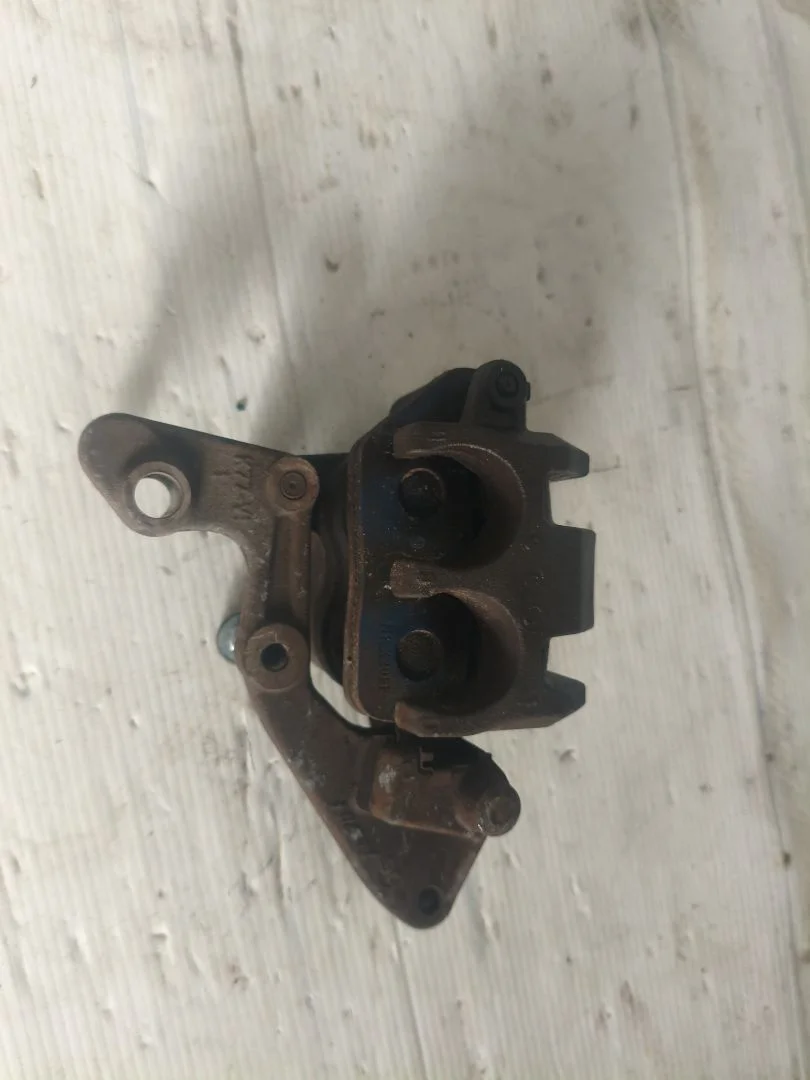 Foto de PINZA DE FRENO DELANTERA DERECHA HONDA SH 125I 125 cm3 - 9 kW (12 CV / 9 KW)