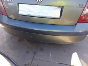 Foto de PARAGOLPES TRASERO VOLKSWAGEN PASSAT BERLINA (3B3) 1.9 TDI (131 CV / 96 KW) foto 3