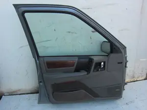 Foto de PUERTA DELANTERA IZQUIERDA CHRYSLER JEEP GR.CHEROKEE (ZJ)/(Z) 5.2 V8 CAT (211 CV / 155 KW) foto 9