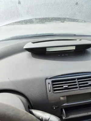Foto de SALPICADERO CITROEN C4 BERLINA 1.6 16V HDi (90 CV / 66 KW) foto 4