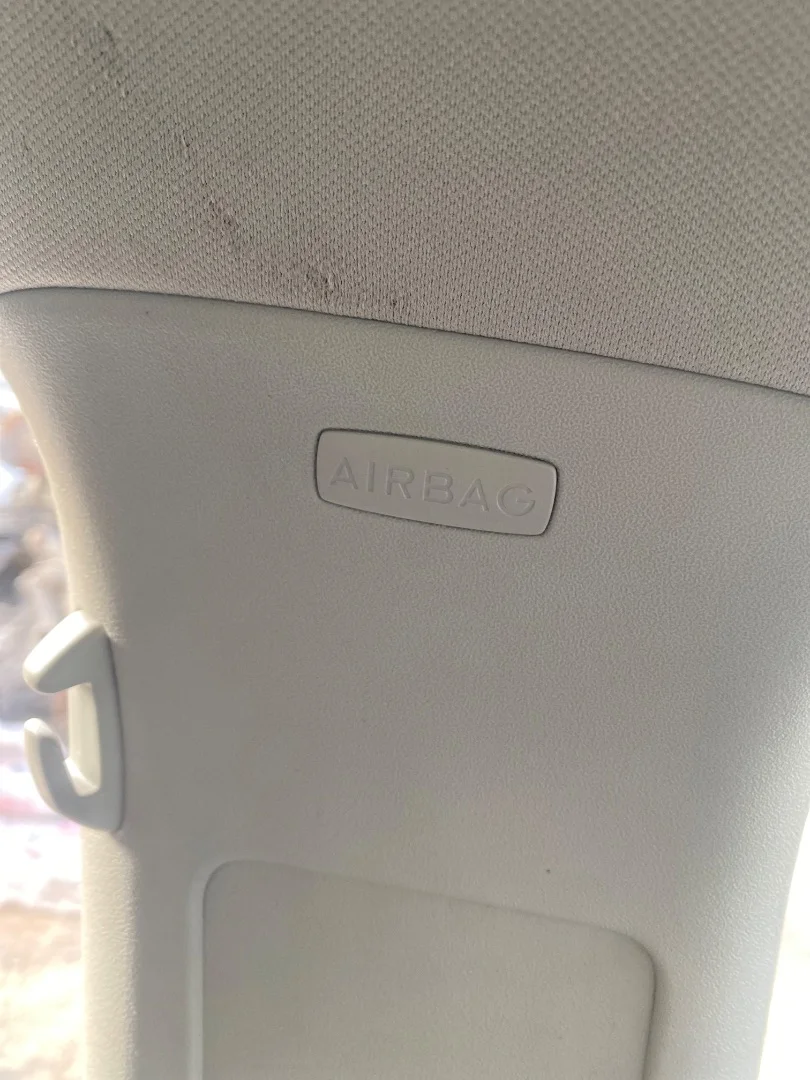 Foto de AIRBAG LATERAL IZQUIERDO VOLKSWAGEN TOURAN (1T3) 1.6 TDI DPF (105 CV / 77 KW) referencia 1T0880241H