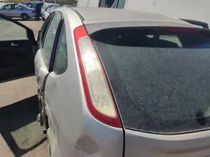 Foto de PILOTO TRASERO IZQUIERDO FORD FOCUS II '0 II (1.6 (90 CV / 66 KW) diesel) referencia 8M5113405A foto 1