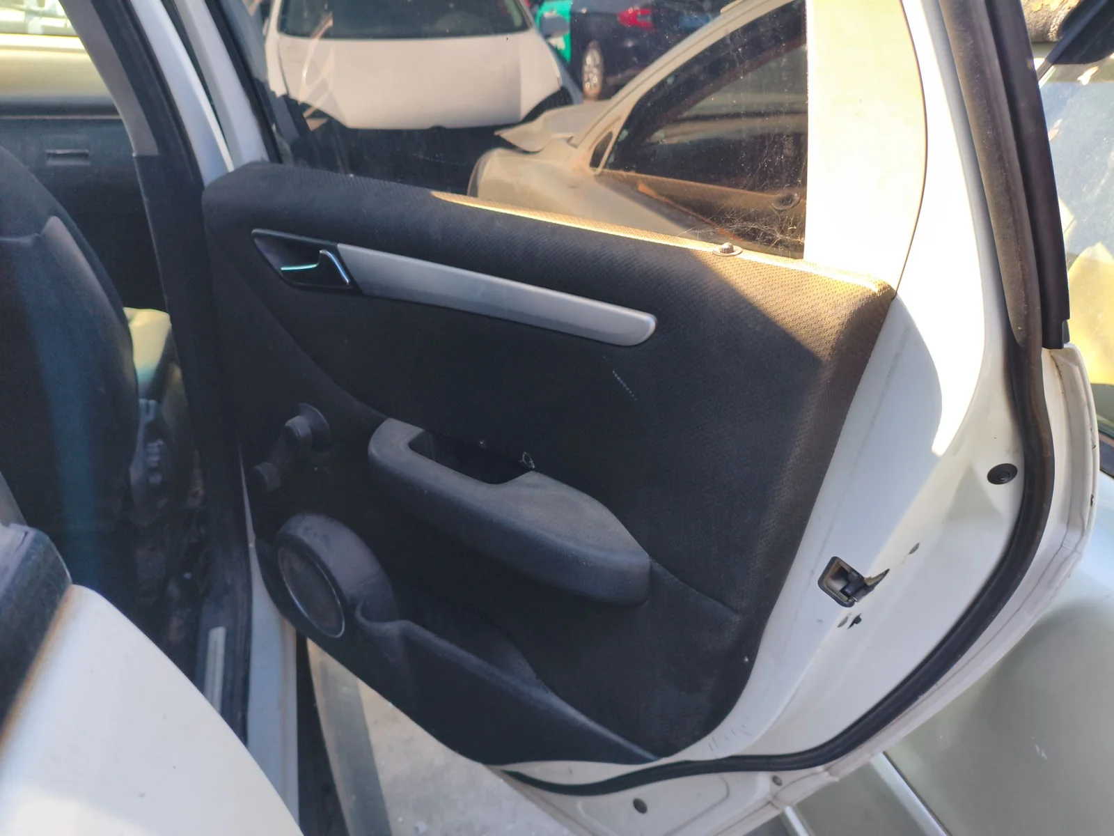 Foto de GUARNECIDO PUERTA TRASERA DERECHA MERCEDES-BENZ CLASE B (BM 245) 2.0 CDI CAT (109 CV / 80 KW) referencia A1697305070 FKZ