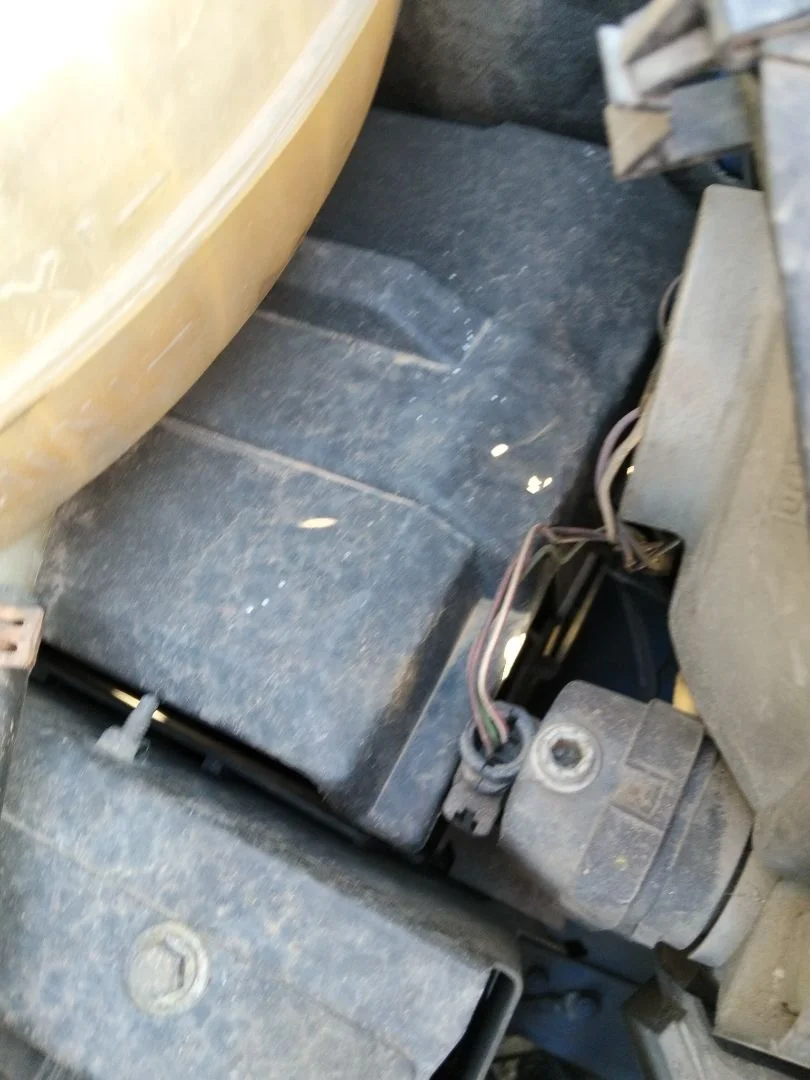 Foto de CAJA RELES / FUSIBLES RENAULT TRAFIC II COMBI 1.9 Diesel (101 CV / 74 KW)