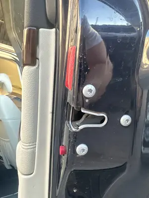 Foto de CERRADURA PUERTA TRASERA DERECHA SAAB 9-3 BERLINA 1.9 TiD CAT (150 CV / 110 KW)