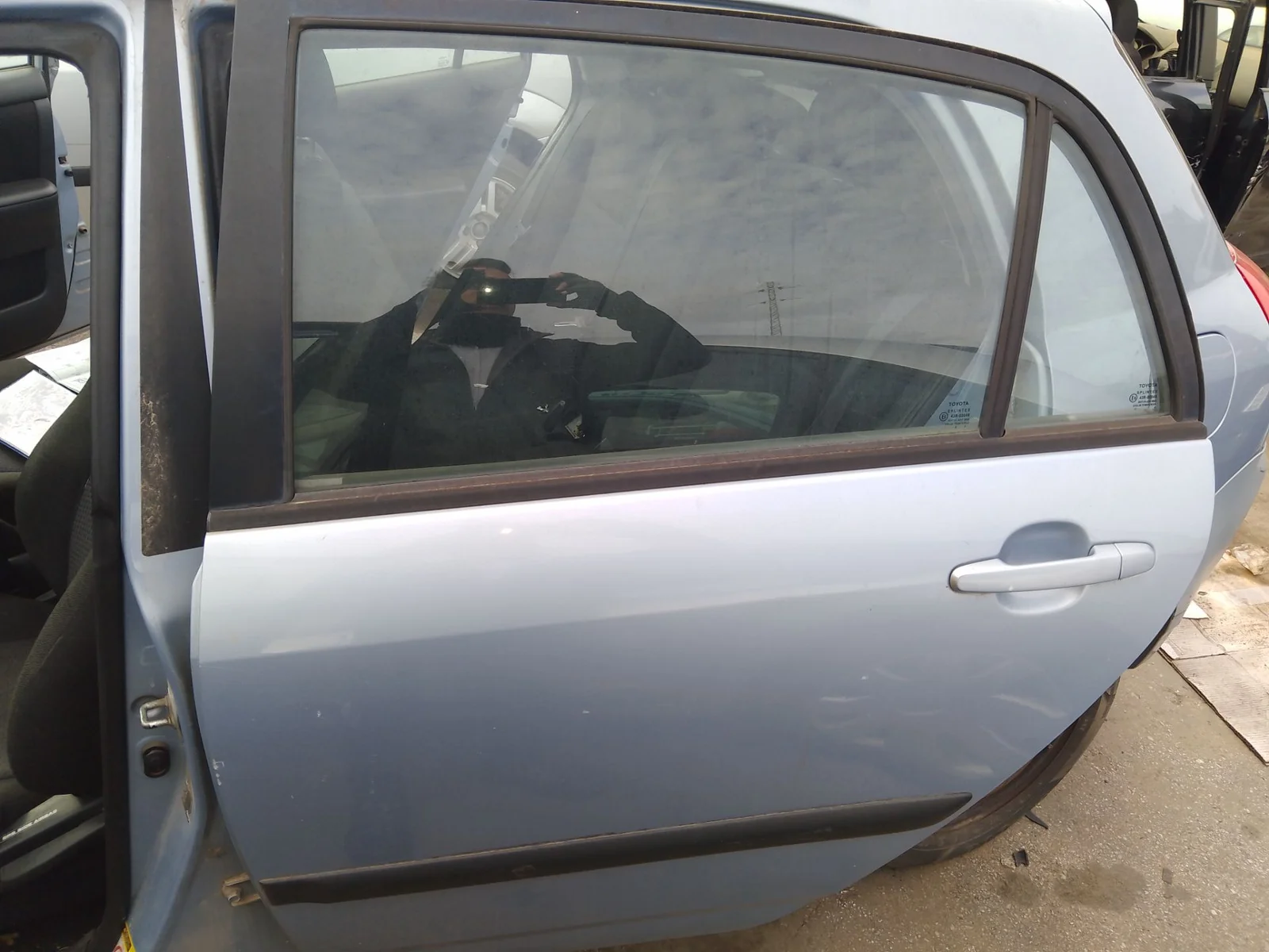 Foto de PUERTA TRASERA IZQUIERDA TOYOTA COROLLA (E12) 1.4 16V CAT (97 CV / 71 KW)