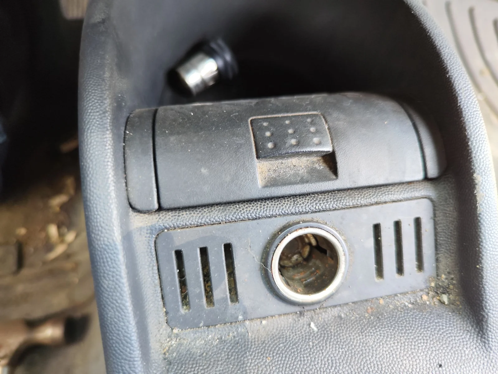 Foto de CENICERO OPEL COMBO (CORSA C) 1.3 16V CDTI CAT (Z 13 DT / LN9) (69 CV / 51 KW) referencia 24424602