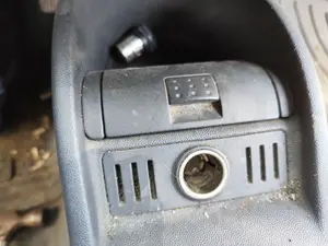 Foto de CENICERO OPEL COMBO (CORSA C) 1.3 16V CDTI CAT (Z 13 DT / LN9) (69 CV / 51 KW) referencia 24424602