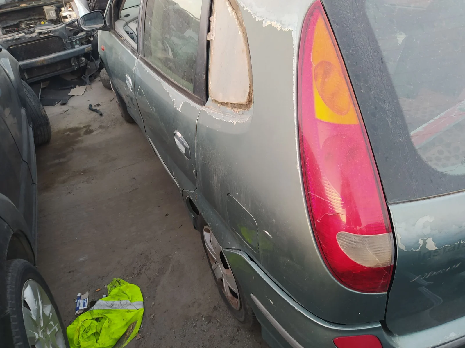 Foto de LUNA DELANTERA IZQUIERDA NISSAN ALMERA TINO (V10M) 1.8 16V CAT (114 CV / 84 KW) referencia 80301BU001