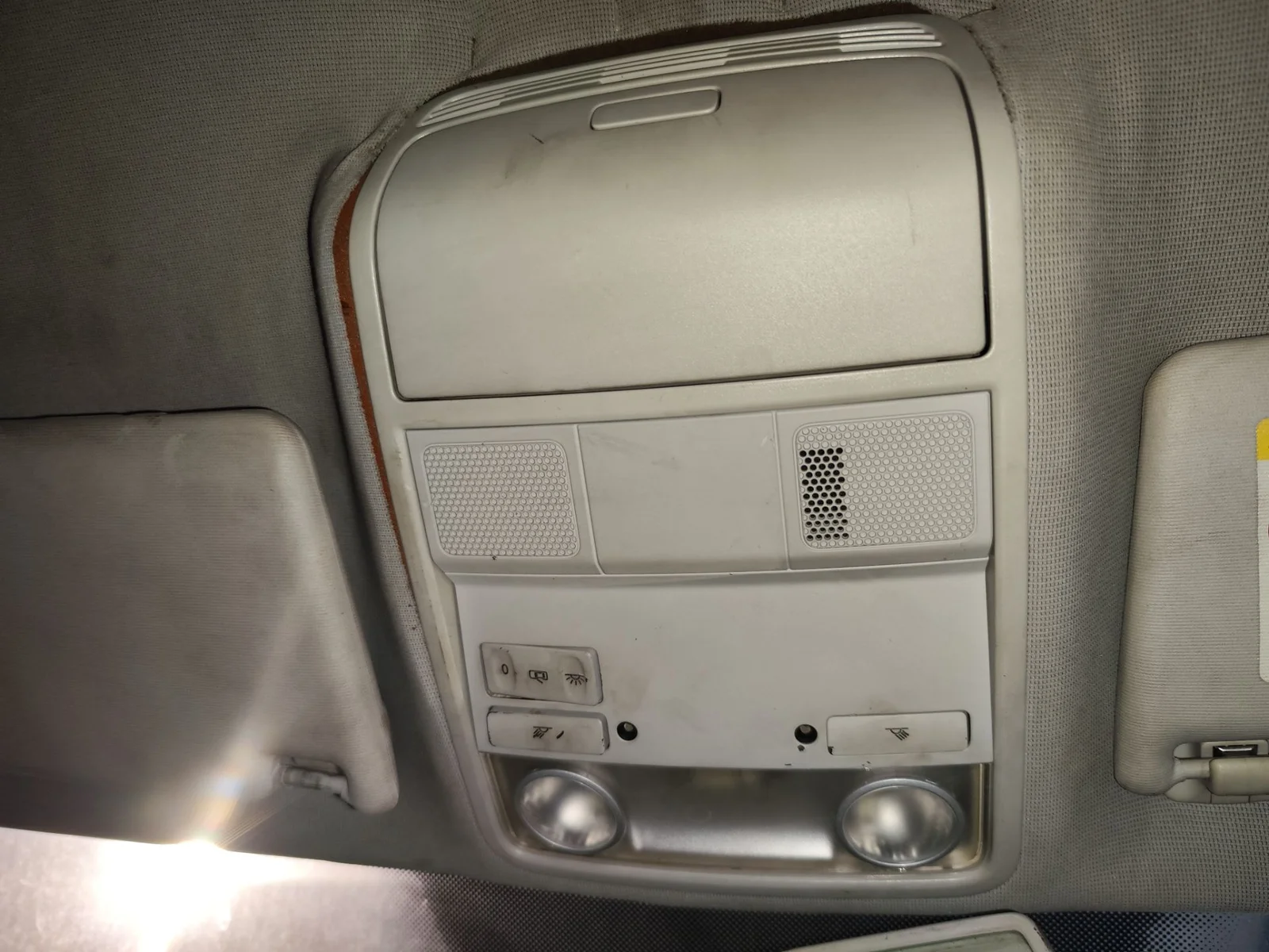 Foto de LUZ INTERIOR VOLKSWAGEN PASSAT BERLINA (3C2) 2.0 TDI (140 CV / 103 KW) referencia 1K0947105P