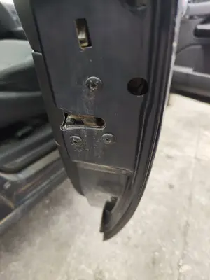 Foto de CERRADURA PUERTA TRASERA DERECHA VOLKSWAGEN SHARAN (7M6/7M9) 1.9 TDI (116 CV / 85 KW) referencia 7M3839015A
