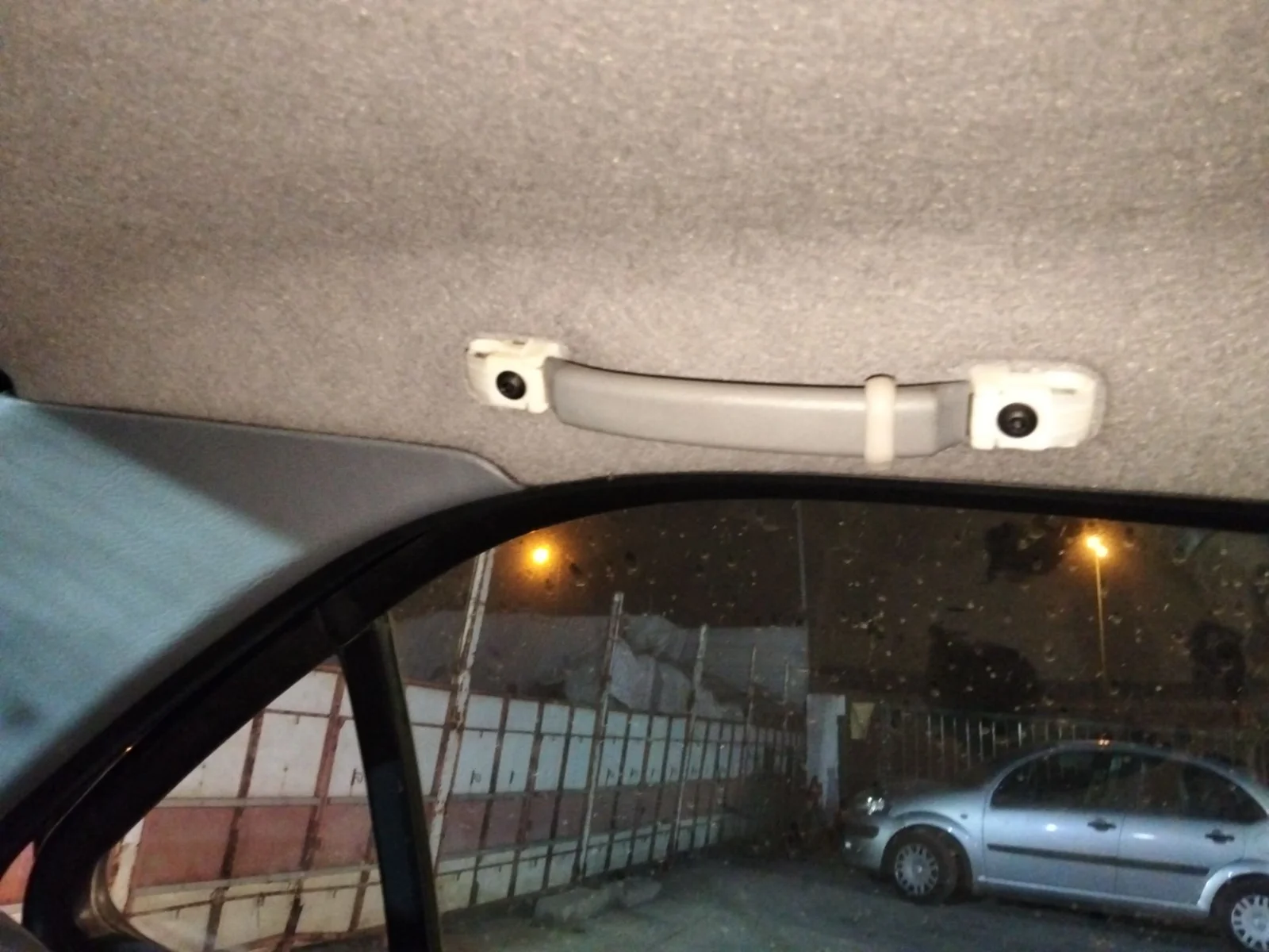 Foto de ASIDERO TECHO TRASERO IZQUIERDO PEUGEOT 406 BERLINA (S1/S2) 2.0 HDi CAT (90 CV / 66 KW) referencia 9128N5