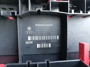 Foto de CAJA RELES / FUSIBLES SEAT LEON (1P1) referencia 3C0937049D foto 5