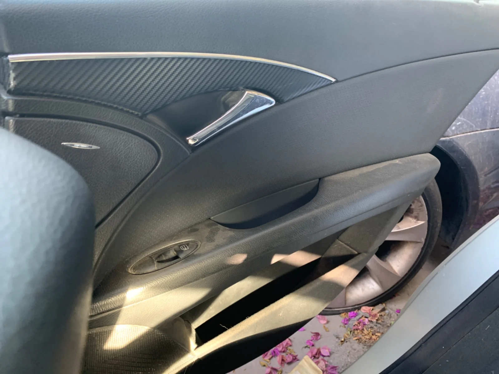 Foto de MANETA INTERIOR TRASERA DERECHA MERCEDES-BENZ CLASE E (BM 211) BERLINA 2.7 CDI CAT (177 CV / 130 KW) referencia A2117300228 9E97