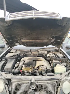 Foto de CAPO MERCEDES-BENZ CLASE E (BM 210) BERLINA 3.0 Diesel CAT (136 CV / 100 KW) referencia A210880035728