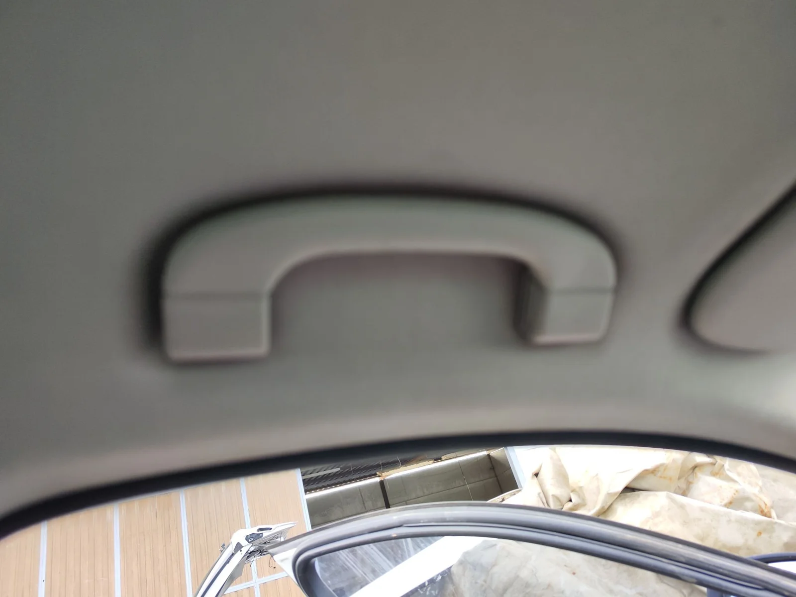 Foto de ASIDERO TECHO DELANTERO DERECHO BMW SERIE 3 BERLINA (E90) 2.0 Turbodiesel CAT (143 CV / 105 KW)