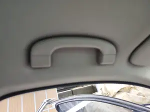 Foto de ASIDERO TECHO DELANTERO DERECHO BMW SERIE 3 BERLINA (E90) 2.0 Turbodiesel CAT (143 CV / 105 KW)