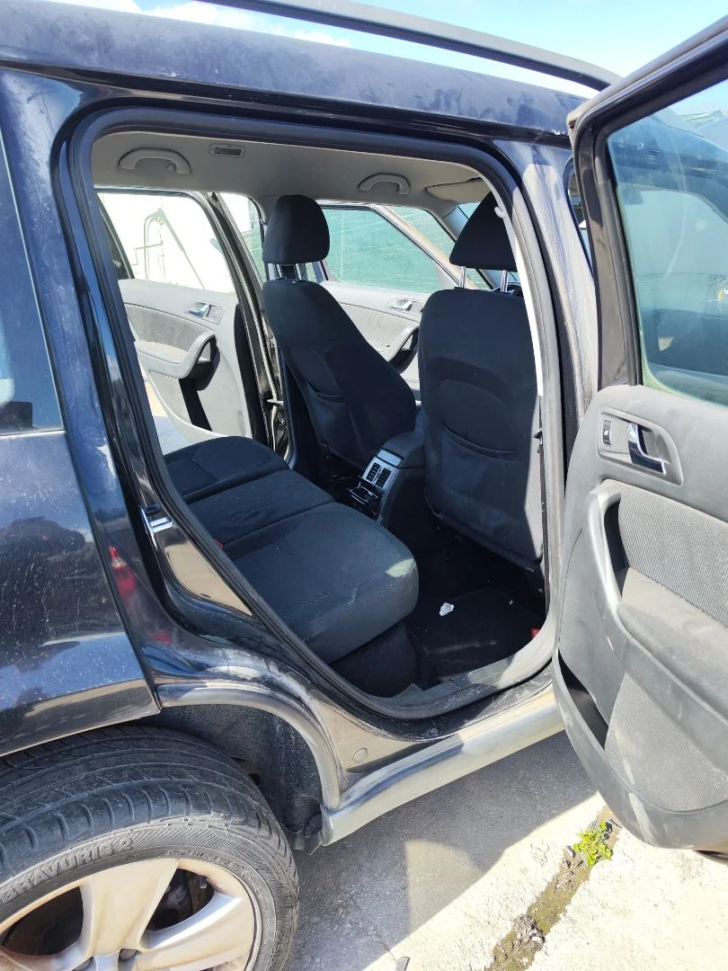 Foto de GOMAS CONTORNO PUERTA SKODA YETI (5L)(2009) 2.0 TDI (110 CV / 81 KW) referencia 5L0867365