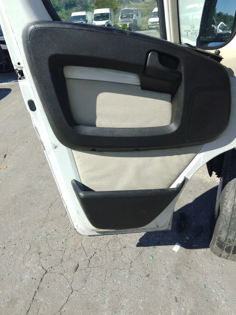 Foto de GUARNECIDO PUERTA DELANTERA IZQUIERDA FIAT DUCATO 3 MAXI FURGÓN TS 35 (295) 2.3 JTD CAT (131 CV / 96 KW) referencia 735714296