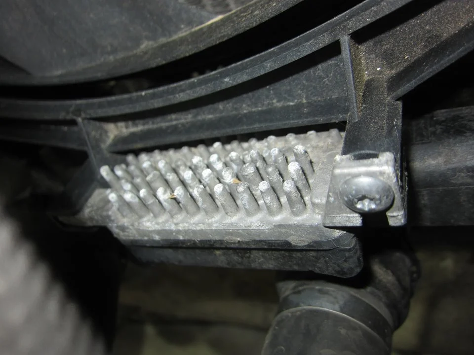 Foto de CAJA PRECALENTAMIENTO BMW SERIE 1 BERLINA 5P (F20) 2.0 Turbodiesel (116 CV / 85 KW) referencia 700001198216