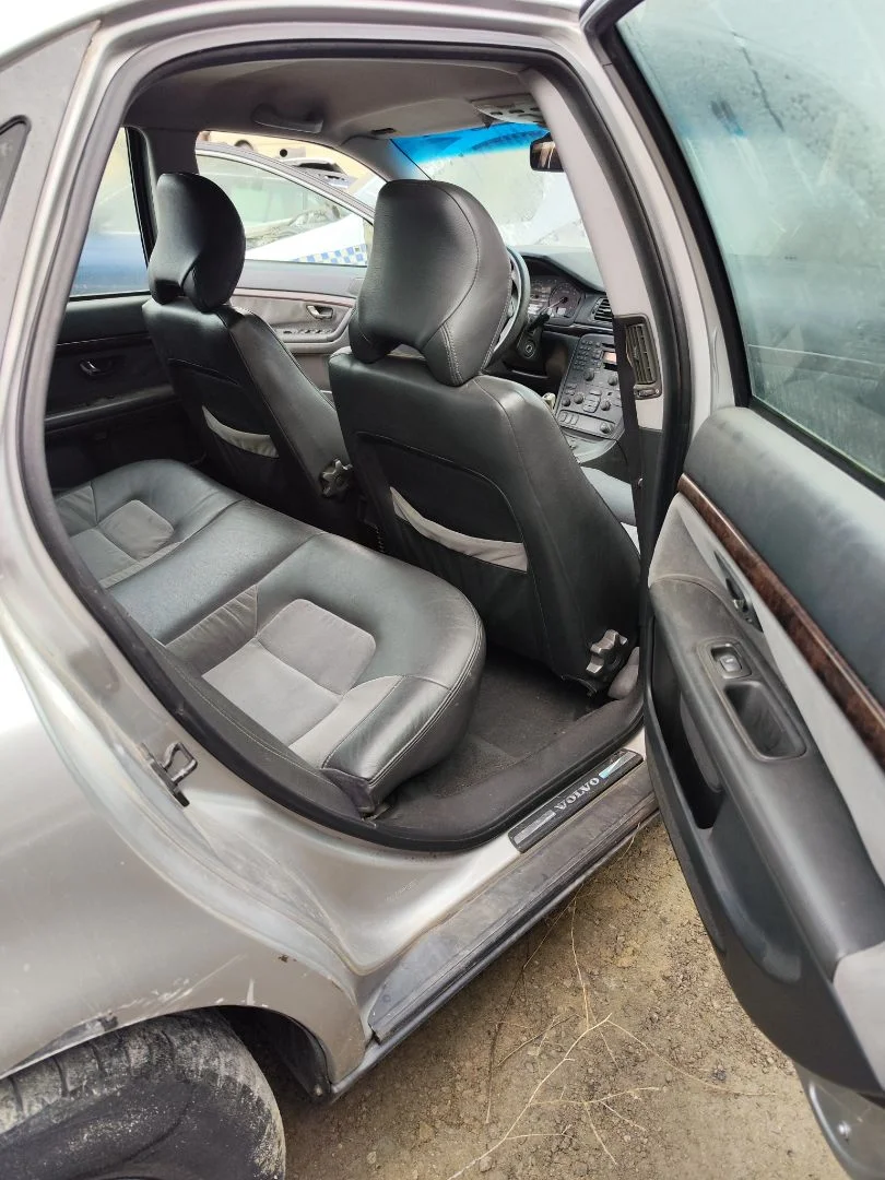 Foto de GOMAS CONTORNO PUERTA VOLVO S80 BERLINA 2.4 CAT (140 CV / 103 KW)