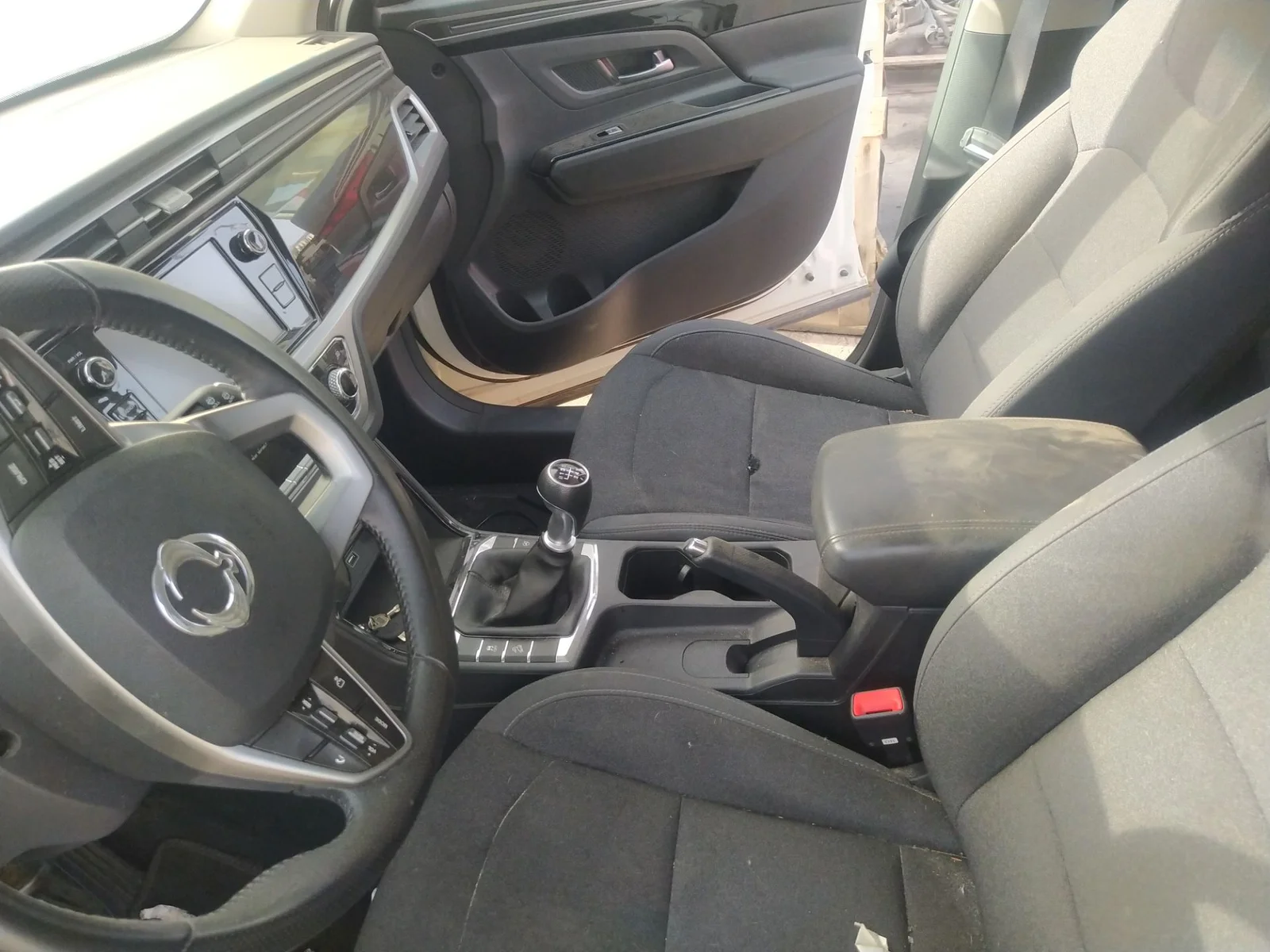Foto de ENGANCHE CINTURON DELANTERO IZQUIERDO SSANGYONG KORANDO 1.6 Turbodiesel CAT (136 CV / 100 KW) referencia 7461034000LBA
