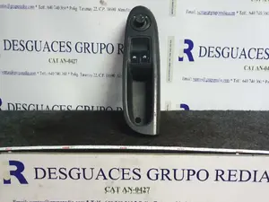 Foto de MANDO ELEVALUNAS DELANTERO IZQUIERDO RENAULT CLIO II FASE II (B/CB0) referencia 8200084008