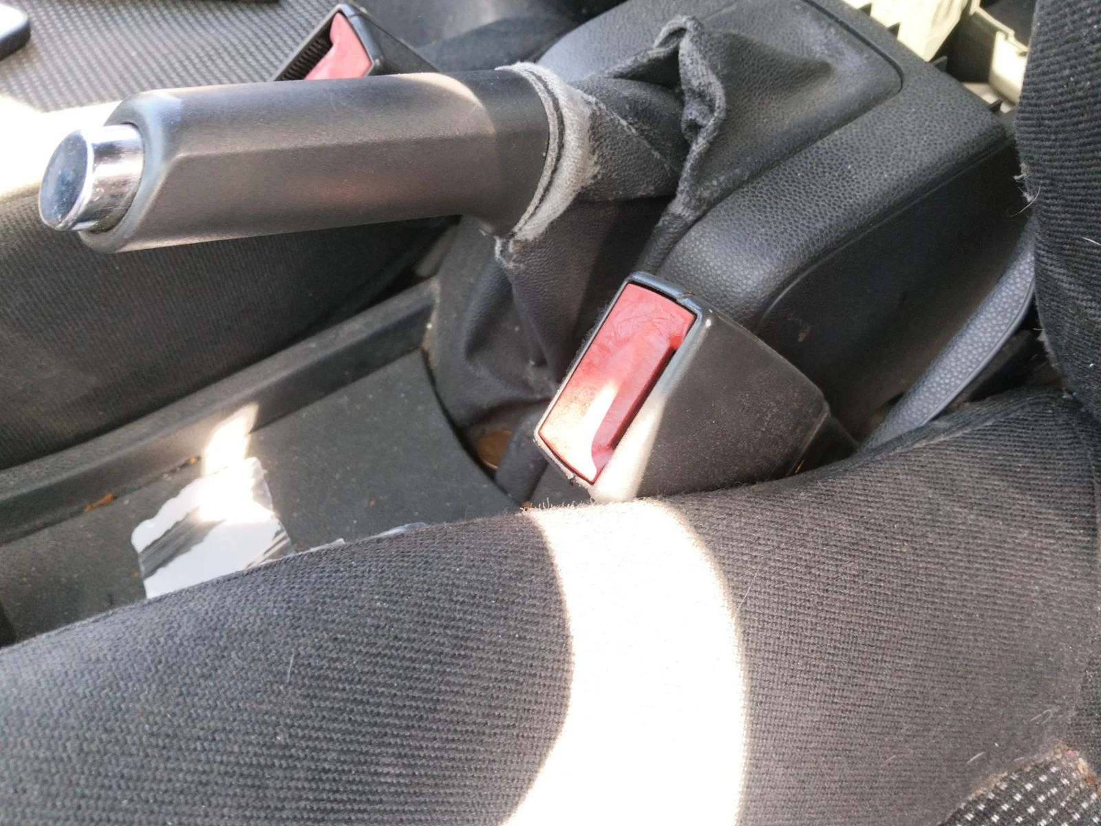 Foto de ENGANCHE CINTURON DELANTERO IZQUIERDO OPEL ASTRA H GTC 1.9 CDTI (120 CV / 88 KW)