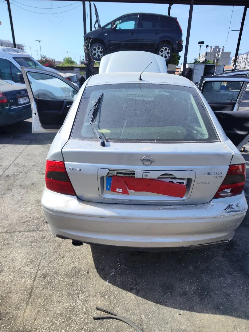 Foto de PORTON TRASERO OPEL VECTRA B BERLINA 2.0 DTI (101 CV / 74 KW) referencia 90462135