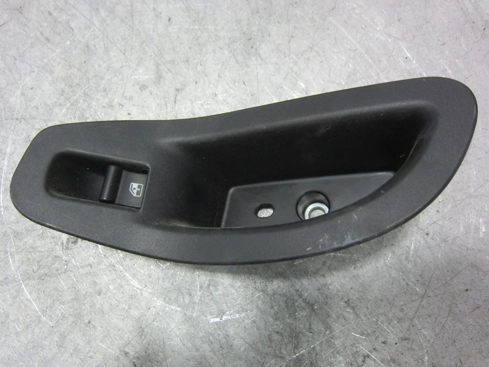 Foto de MANDO ELEVALUNAS TRASERO DERECHO FIAT 500X (334) 2.0 16V Multijet CAT (140 CV / 103 KW) referencia 735603927