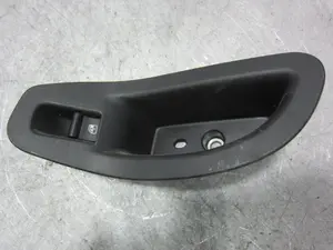 Foto de MANDO ELEVALUNAS TRASERO DERECHO FIAT 500X (334) 2.0 16V Multijet CAT (140 CV / 103 KW) referencia 735603927
