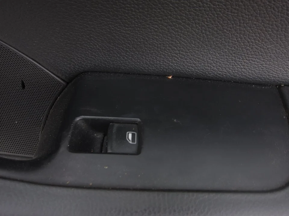 Foto de MANDO ELEVALUNAS DELANTERO DERECHO AUDI A6 BERLINA (4F2) 4.2 V8 40V (335 CV / 246 KW)