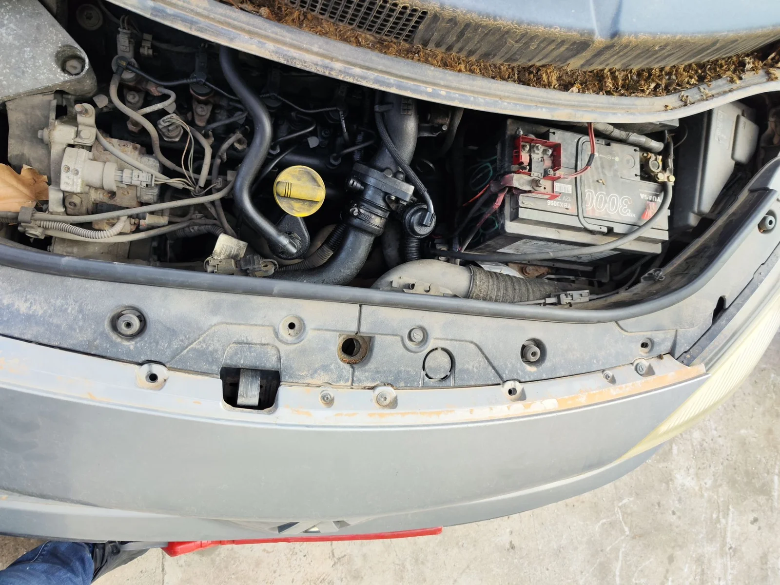 Foto de PANEL FRONTAL RENAULT SCENIC II (JM) 1.9 dCi Diesel (120 CV / 88 KW)