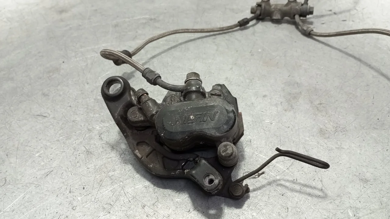 Foto de PINZA DE FRENO DELANTERA IZQUIERDA HONDA CBR 600 F / CBR 600 RR 598 cm3 - 68 kW (92 CV / 68 KW) referencia 45100MN4834