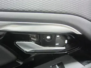 Foto de MANETA INTERIOR TRASERA IZQUIERDA LAND ROVER RANGE ROVER EVOQUE 2.0 Td4 CAT (150 CV / 110 KW) referencia BJ3222601AA