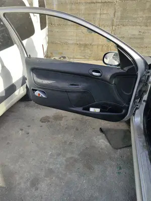 Foto de GUARNECIDO PUERTA DELANTERA IZQUIERDA PEUGEOT 206 1.6 16V CAT (109 CV / 80 KW) referencia 9331ES