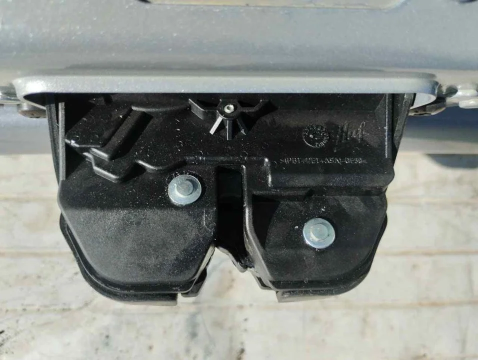 Foto de CERRADURA MALETERO / PORTON PORSCHE MACAN (95BA) referencia 95B827505