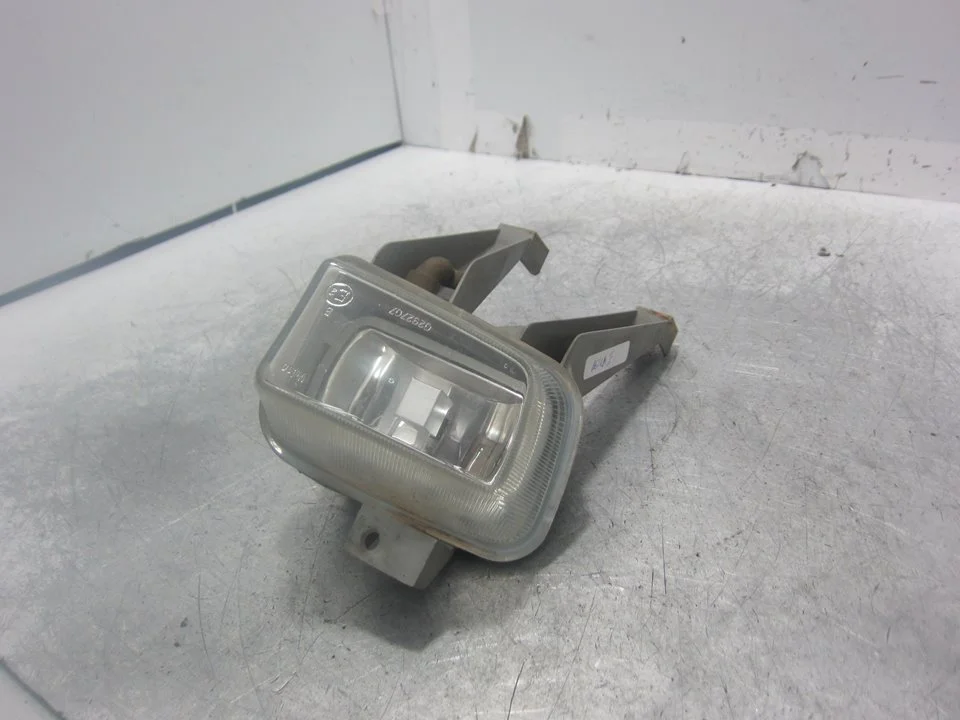 Foto de FARO ANTINIEBLA DERECHO OPEL ASTRA F BERLINA referencia 90451208