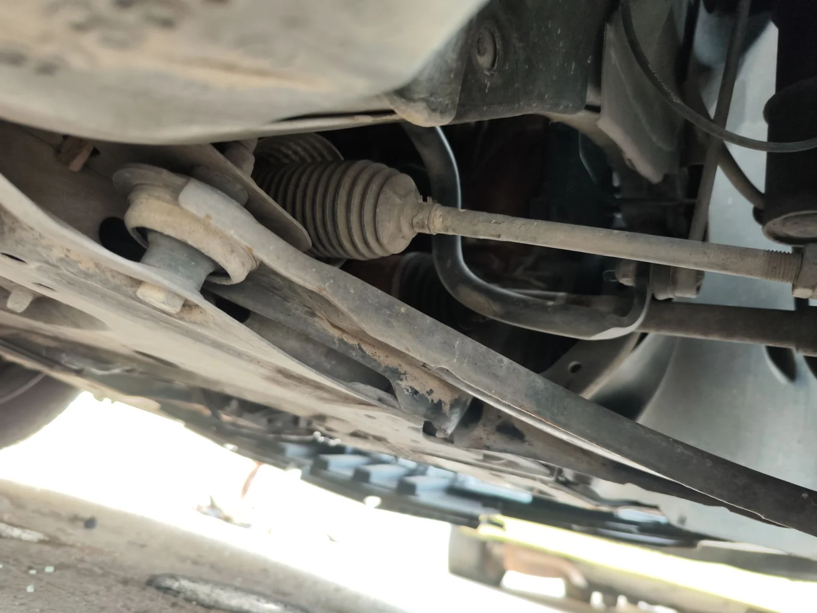 Foto de EJE DELANTERO / CUNA MOTOR RENAULT CLIO III 1.5 dCi Diesel FAP (75 CV / 55 KW)