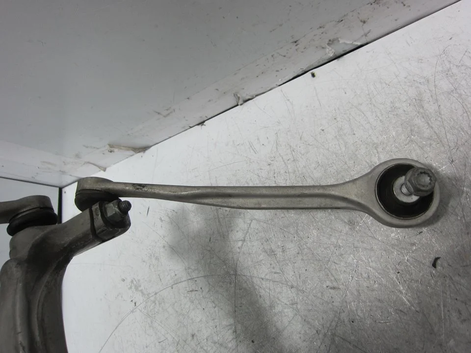 Foto de BRAZO SUSPENSION SUPERIOR DELANTERO IZQUIERDO PORSCHE MACAN (95BA) referencia 8K0505P