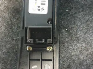 Foto de MANDO ELEVALUNAS DELANTERO DERECHO MAZDA 3 BERLINA (BK) referencia 03123120BP4K foto 2