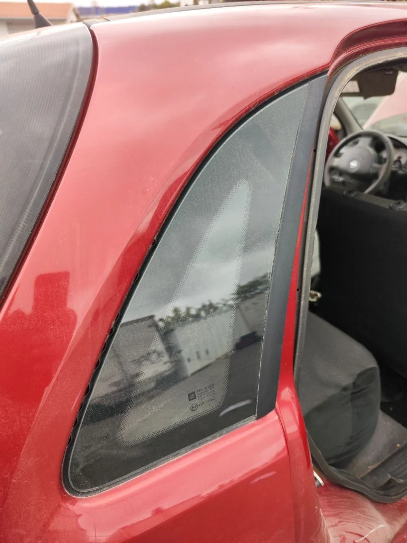Foto de LUNA CUSTODIA TRASERA DERECHA OPEL CORSA C 1.2 16V CAT (Z 12 XEP / LB4) (80 CV / 59 KW)