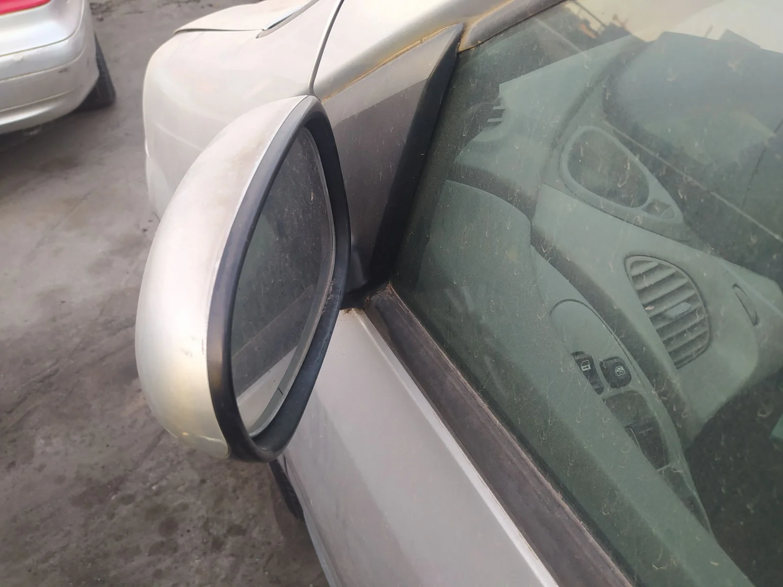Foto de RETROVISOR IZQUIERDO NISSAN ALMERA TINO (V10M) 2.2 dCi Diesel CAT (112 CV / 82 KW) referencia 96301BU23A