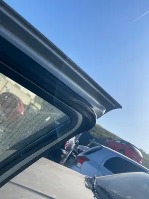 Foto de GOMAS CONTORNO PUERTA NISSAN ALMERA (N15) 2.0 Diesel (75 CV / 55 KW)