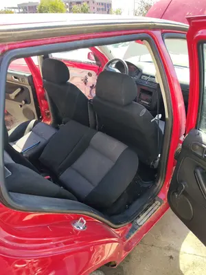 Foto de GOMAS CONTORNO PUERTA VOLKSWAGEN GOLF IV BERLINA (1J1)(10.1997) 1.9 TDI (90 CV / 66 KW)