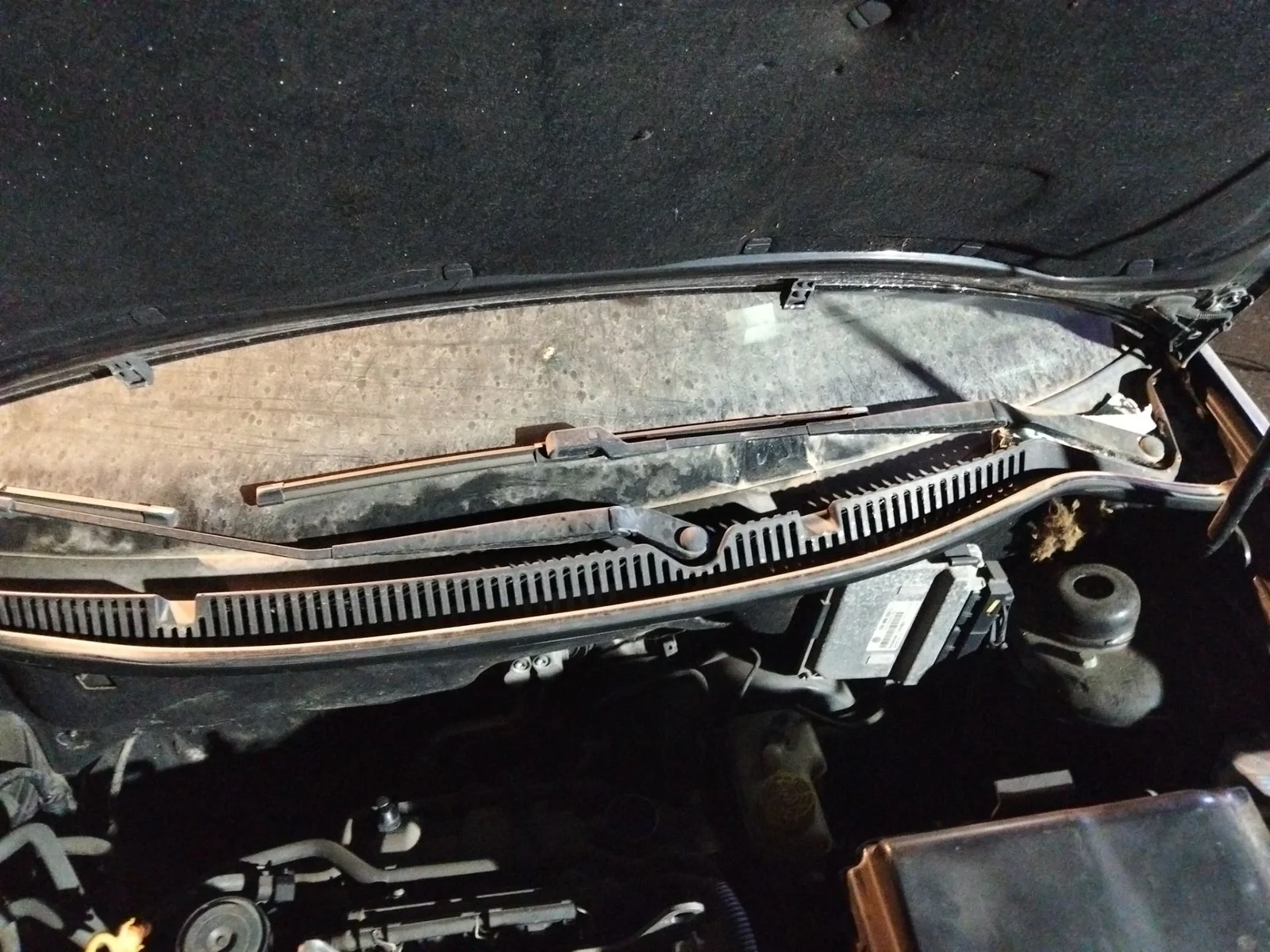 Foto de BRAZO LIMPIA DELANTERO IZQUIERDO VOLKSWAGEN POLO IV (9N1)