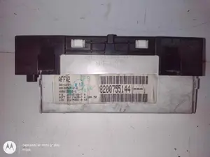 Foto de PANTALLA MULTIFUNCION RENAULT CLIO III referencia 8200755144 foto 2