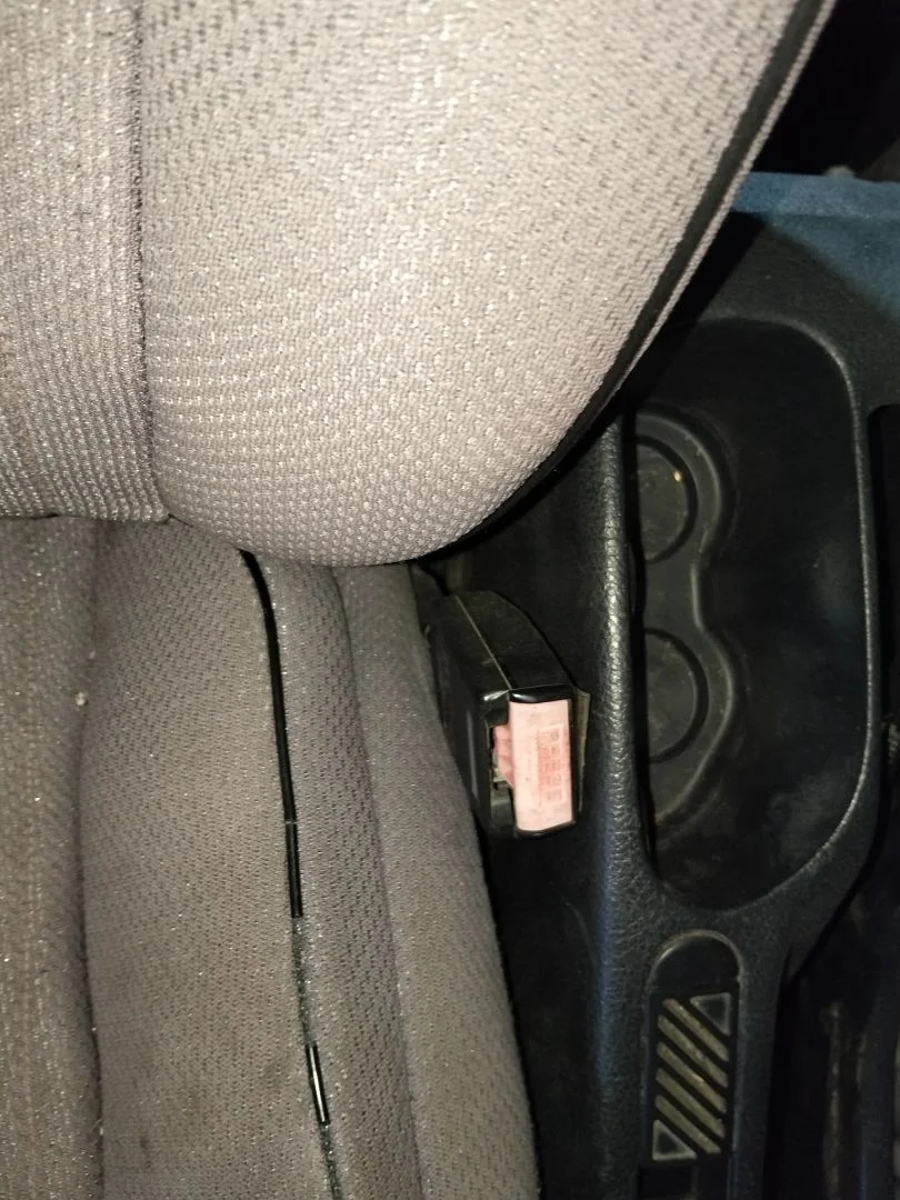 Foto de ENGANCHE CINTURON DELANTERO DERECHO PEUGEOT 406 BERLINA (S1/S2) 2.0 HDi CAT (90 CV / 66 KW)