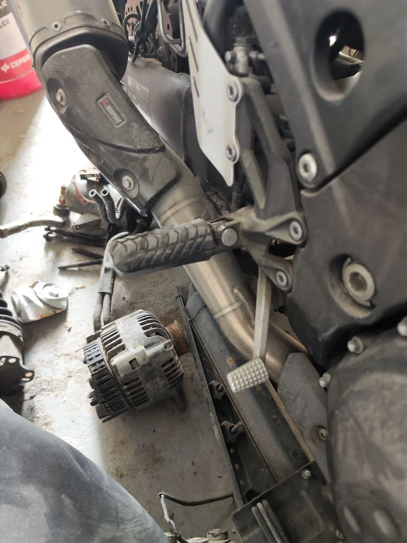 Foto de ESTRIBO KAWASAKI ZZR 1400 1441 cm3 - 147.2 kW (0 CV / 0 KW)